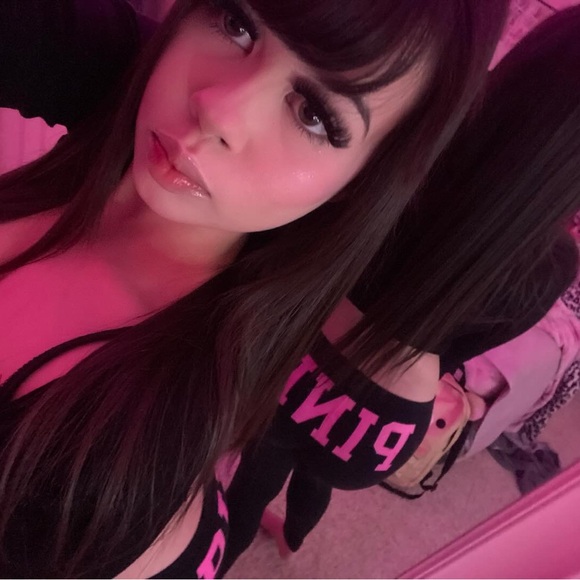 Meet your muse, Mira - Picture 1 of 1